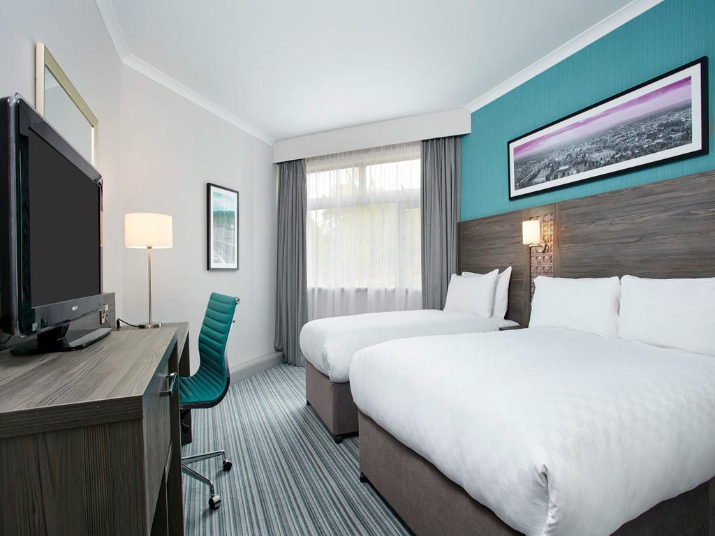 Leonardo Hotel Cheltenham Esterno foto